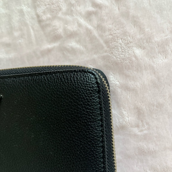 Guess wristlet🖤 - Picture 5 of 5